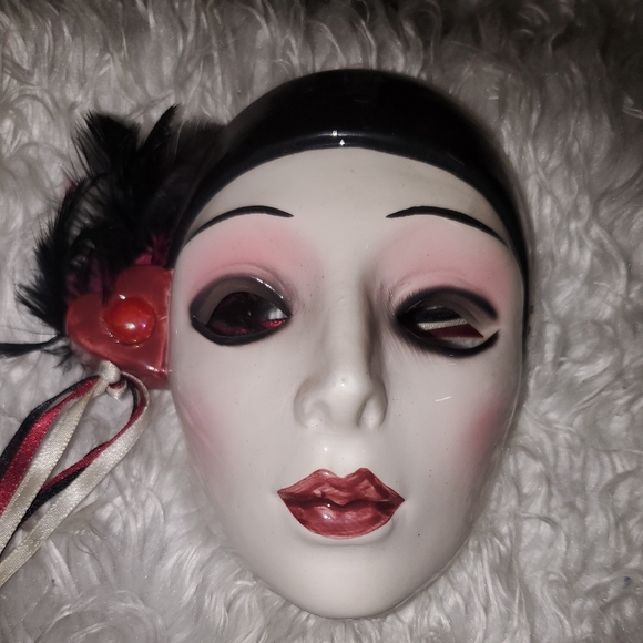 Porceline mask